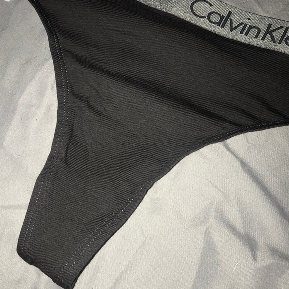 Calvin Klein Women’s Thong🆕 - Picture 4 of 10